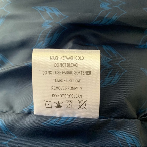 COPY - NWOT WASHINGTON CAPITALS NAVY BLUE VEST - Picture 8 of 10